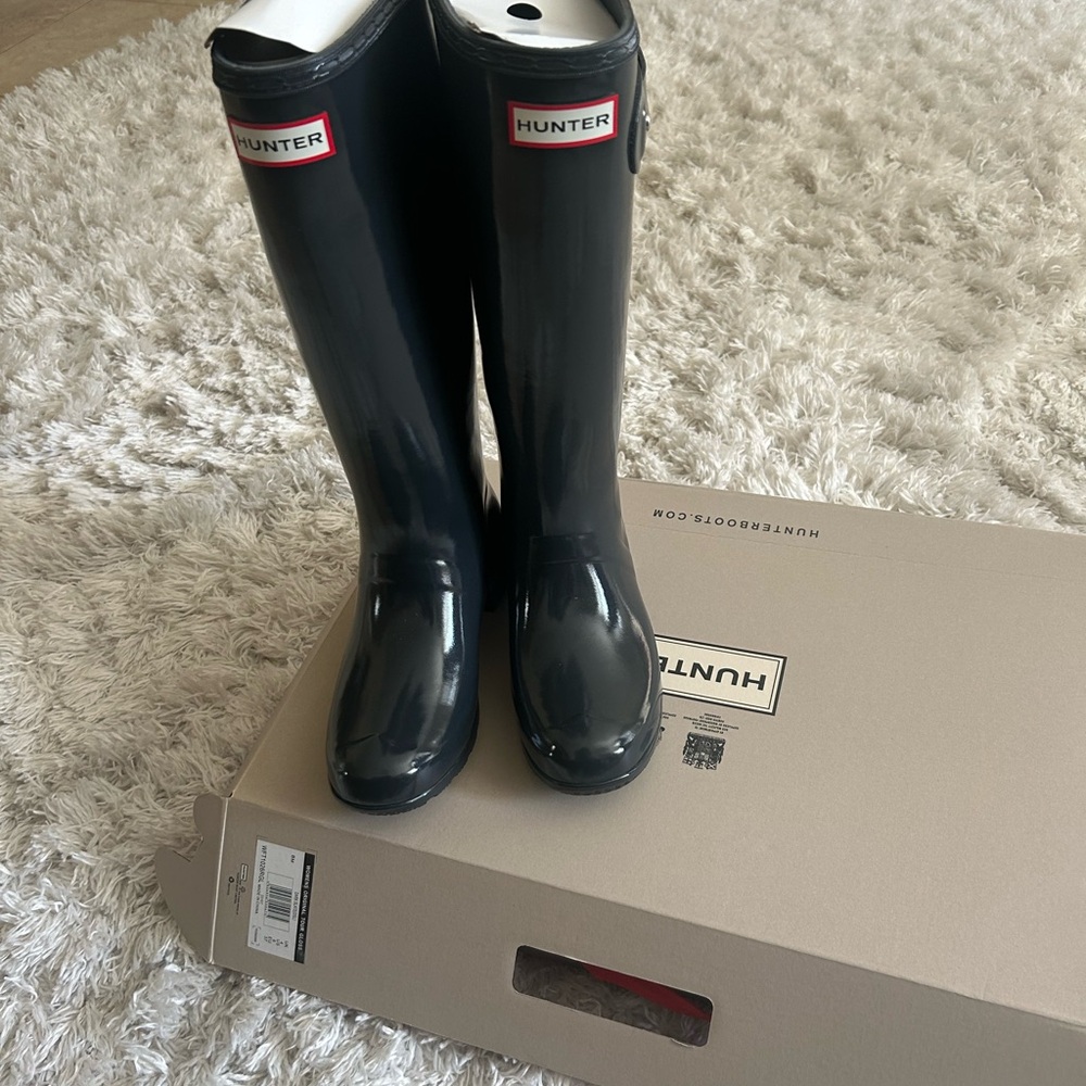Girls NEW hunter boots in black US size 6